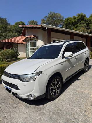 MITSUBISHI OUTLANDER 3.0 GT 4X4 V6 24V GASOLINA 4P AUTOMÁTICO
